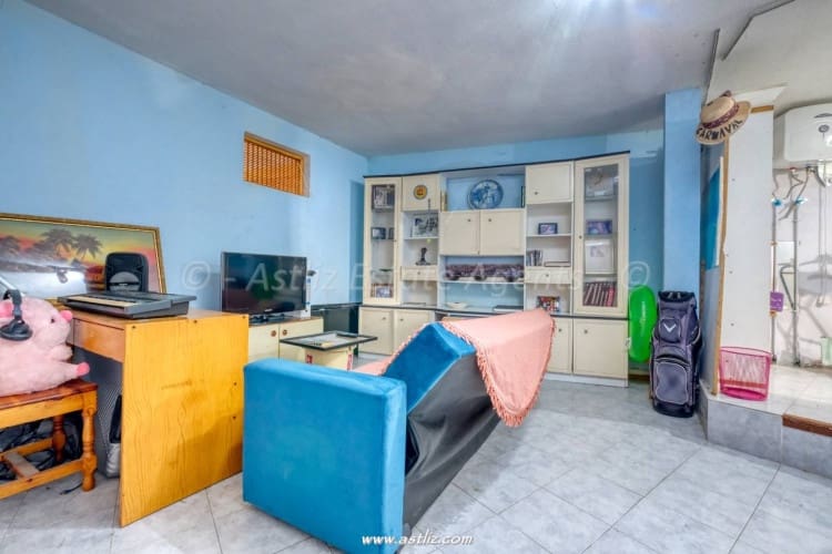 3 bedroom Commercial for sale in Playa San Juan - € 399,000 (Ref: 9271711)