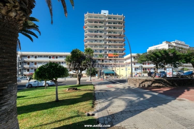 1 bedroom Apartment for sale in Los Cristianos with pool - € 360,000 (Ref: 9283155)