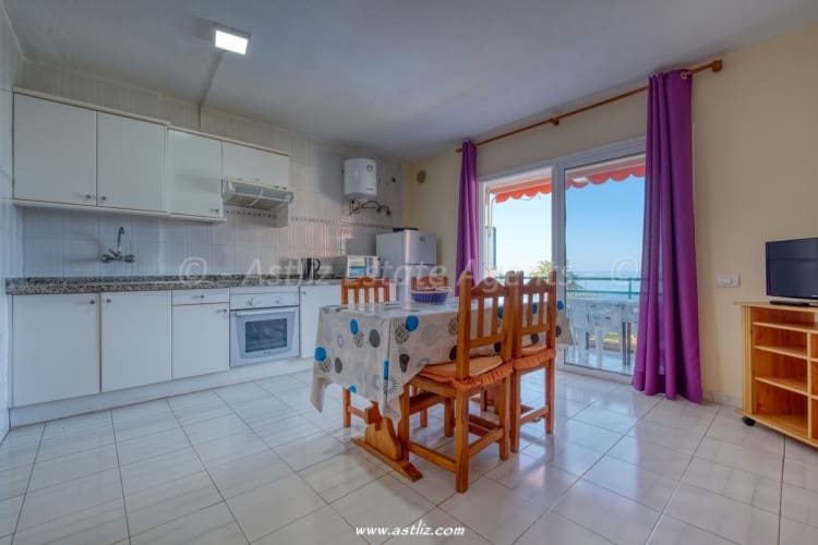 1 bedroom Apartment for sale in Los Cristianos with pool - € 360,000 (Ref: 9283155)