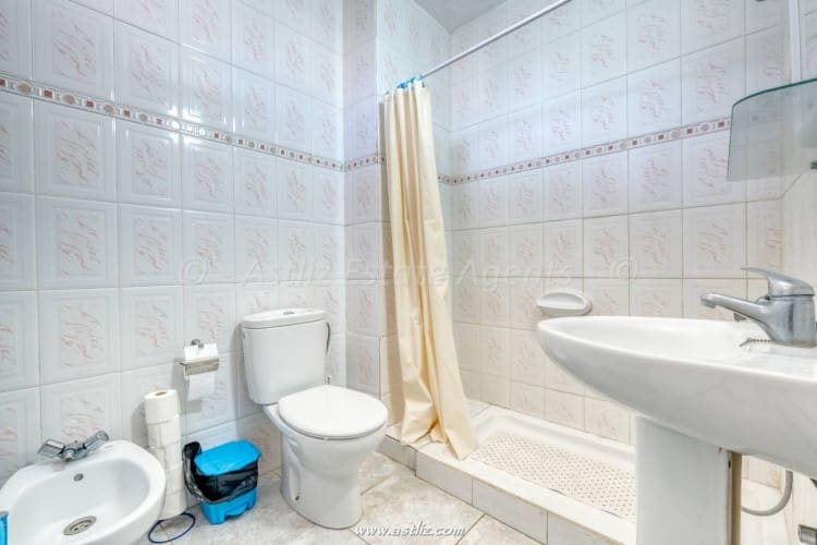 1 bedroom Apartment for sale in Los Cristianos with pool - € 360,000 (Ref: 9283155)