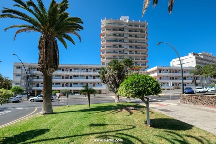 1 bedroom Apartment for sale in Los Cristianos with pool - € 360,000 (Ref: 9283155)