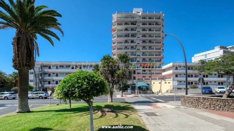 1 bedroom Apartment for sale in Los Cristianos with pool - € 360,000 (Ref: 9283155)
