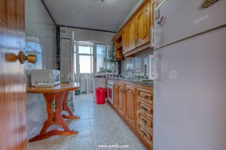 3 quarto Apartamento para venda em Los Cristianos com piscina - 490 000 € (Ref: 9283157)