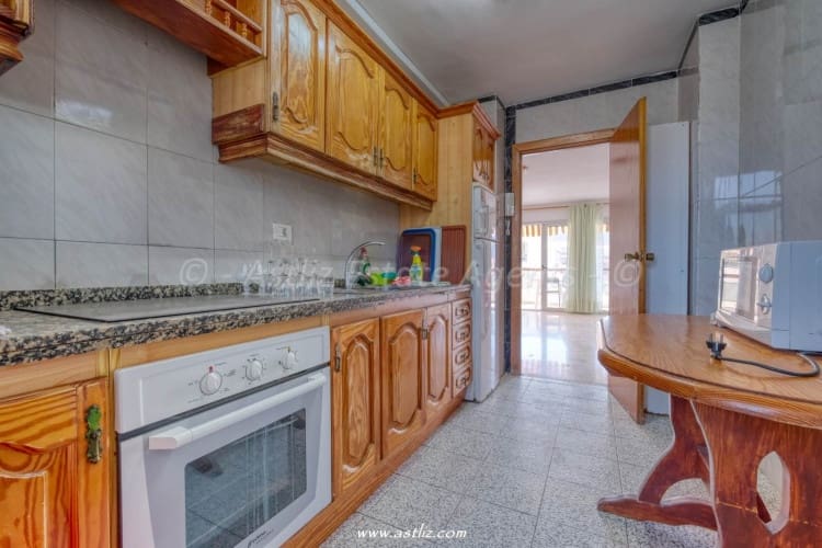 3 quarto Apartamento para venda em Los Cristianos com piscina - 490 000 € (Ref: 9283157)