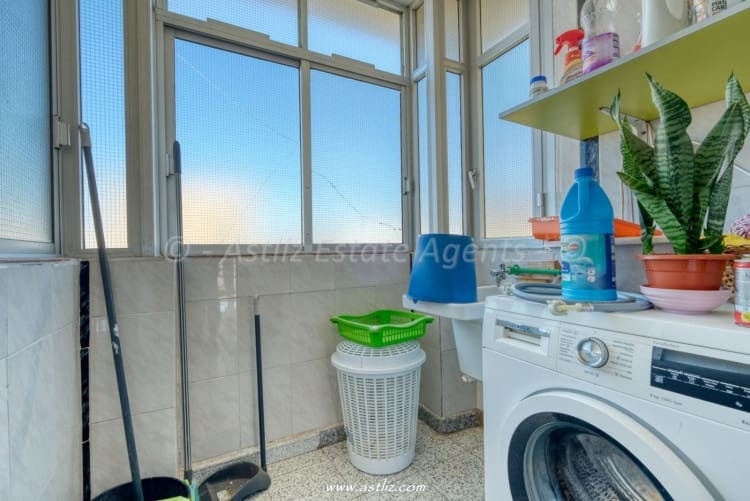 3 quarto Apartamento para venda em Los Cristianos com piscina - 490 000 € (Ref: 9283157)