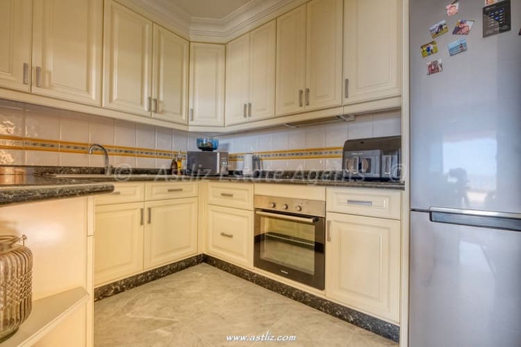 2 soveværelse Lejlighed til salg i Puerto Santiago med swimmingpool - € 499.000 (Ref: 9309135)