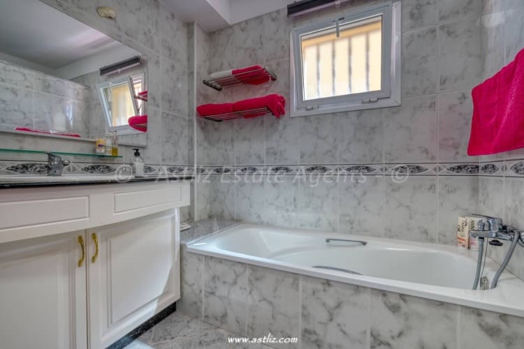 2 soveværelse Lejlighed til salg i Puerto Santiago med swimmingpool - € 499.000 (Ref: 9309135)