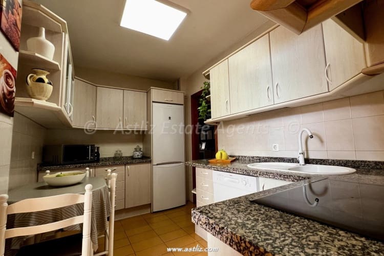 4 bedroom Apartment for sale in Adeje - € 299,250 (Ref: 9322136)