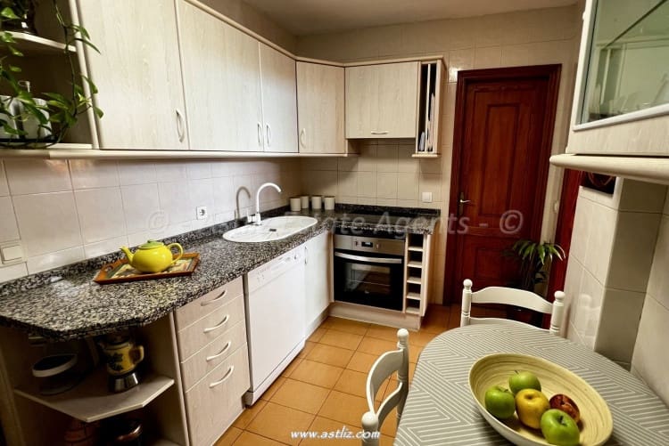 4 bedroom Apartment for sale in Adeje - € 299,250 (Ref: 9322136)