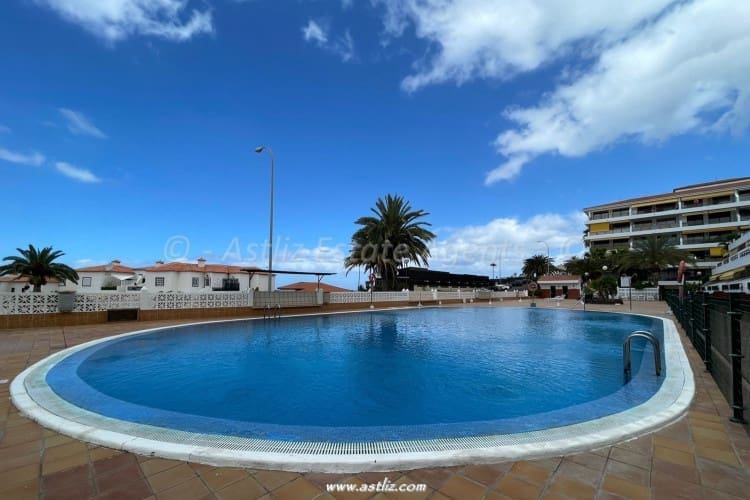 2 bedroom Apartment for sale in Guia de Isora with pool - € 253,000 (Ref: 9438984)