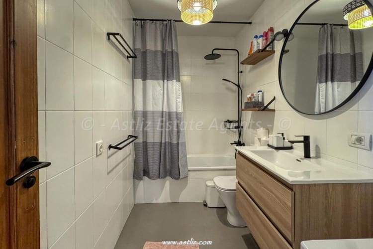 2 bedroom Apartment for sale in Guia de Isora with pool - € 253,000 (Ref: 9438984)