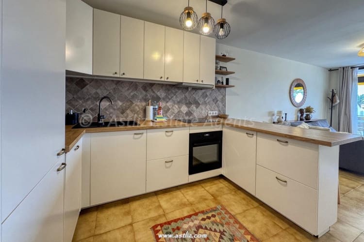 2 bedroom Apartment for sale in Guia de Isora with pool - € 253,000 (Ref: 9438984)