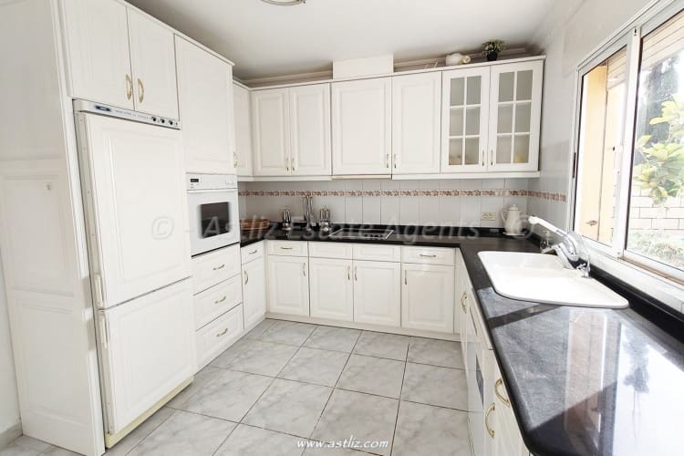 3 soverom Villa til salgs i Puerto Santiago med svømmebasseng - € 985 000 (Ref: 9459662)