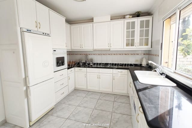 3 soverom Villa til salgs i Puerto Santiago, Santiago del Teide med svømmebasseng - € 985 000 (Ref: 9459662)