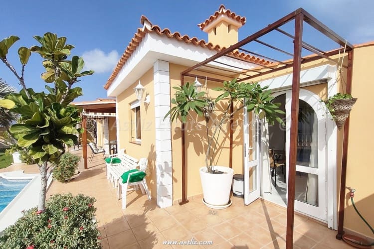 3 soverom Villa til salgs i Puerto Santiago med svømmebasseng - € 985 000 (Ref: 9459662)