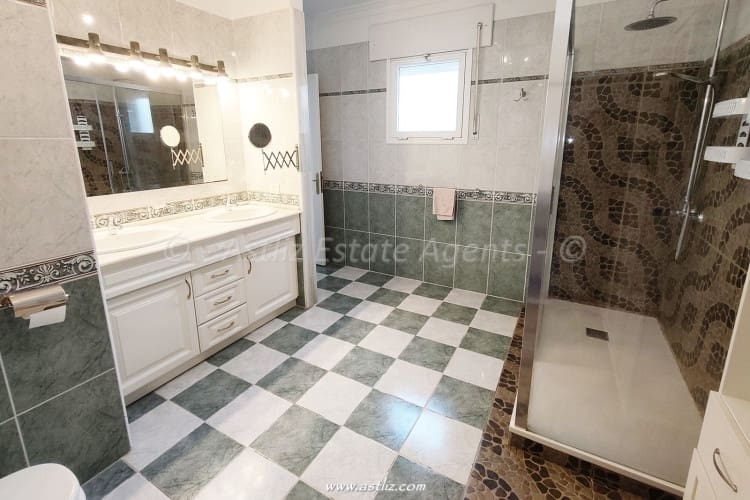 3 soverom Villa til salgs i Puerto Santiago med svømmebasseng - € 985 000 (Ref: 9459662)