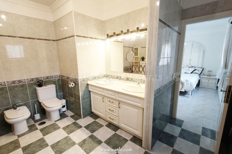 3 soverom Villa til salgs i Puerto Santiago med svømmebasseng - € 985 000 (Ref: 9459662)