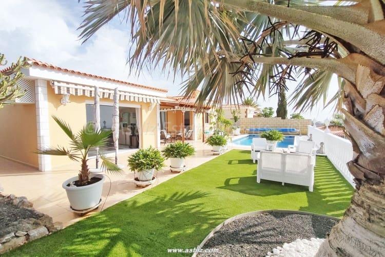 3 soverom Villa til salgs i Puerto Santiago med svømmebasseng - € 985 000 (Ref: 9459662)
