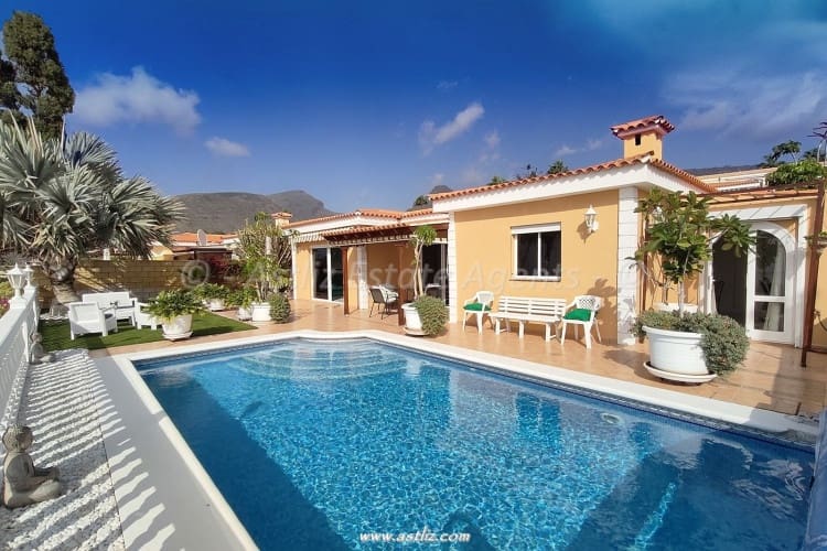 3 soverom Villa til salgs i Puerto Santiago med svømmebasseng - € 985 000 (Ref: 9459662)