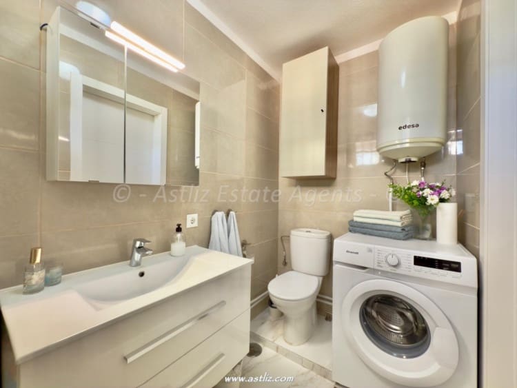 1 sypialnia Apartament na sprzedaż w Los Cristianos z basenem - 425 000 € (Ref: 9553116)