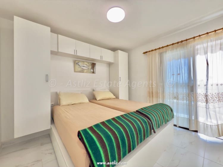 1 sypialnia Apartament na sprzedaż w Los Cristianos z basenem - 425 000 € (Ref: 9553116)