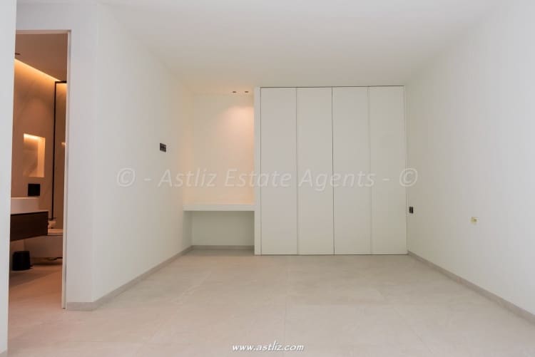 4 camera da letto Villa in vendita in Playa San Juan con piscina - 4.300.000 € (Rif: 9599893)