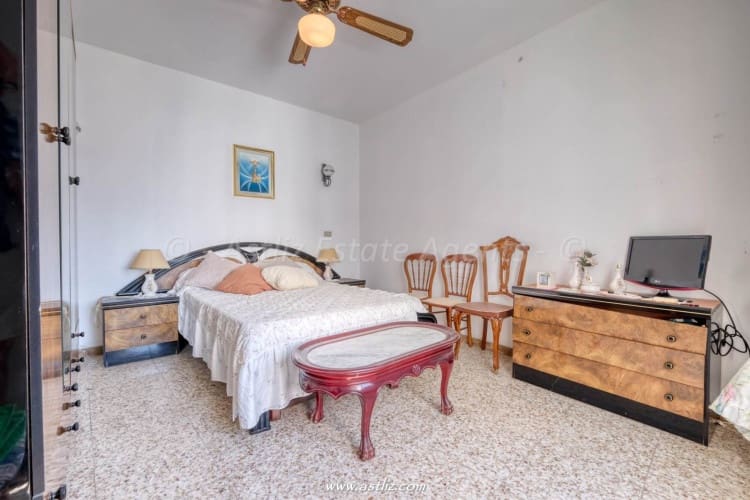 Chalet de 3 habitaciones en Puerto Santiago en venta - 420.000 € (Ref: 9626500)