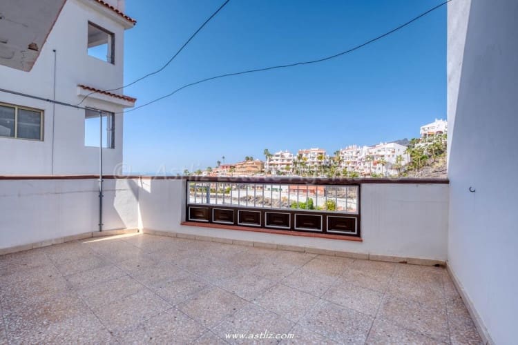 Chalet de 3 habitaciones en Puerto Santiago en venta - 420.000 € (Ref: 9626500)