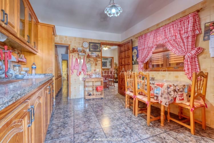 Chalet de 3 habitaciones en Puerto Santiago en venta - 420.000 € (Ref: 9626500)