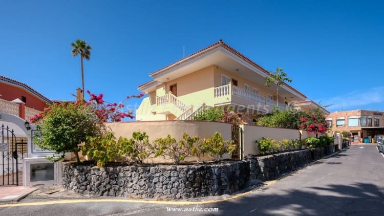 2 bedroom Apartment for sale in Puerto Santiago with pool - € 530,000 (Ref: 9626501)