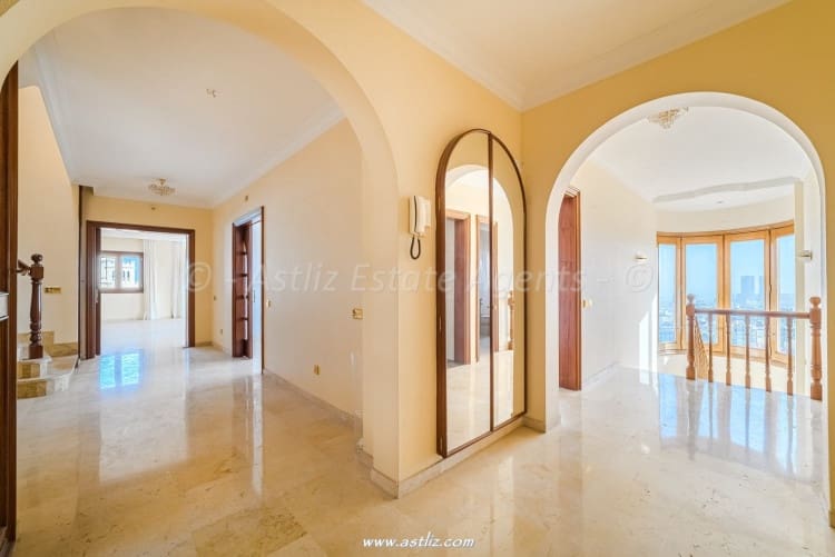 8 soveværelse Villa til salg i Santa Cruz de Tenerife med swimmingpool - € 2.490.000 (Ref: 9634709)