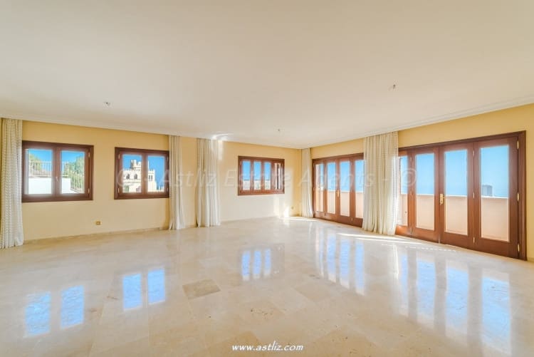 8 soveværelse Villa til salg i Santa Cruz de Tenerife med swimmingpool - € 2.490.000 (Ref: 9634709)