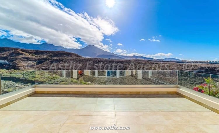 4 bedroom Villa for sale in La Caleta Adeje with pool - € 3,900,000 (Ref: 9638912)