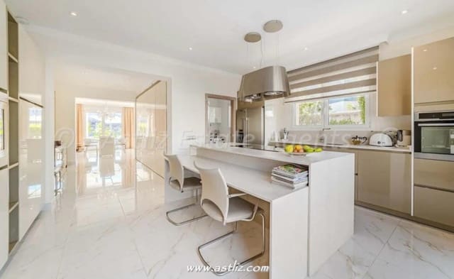 4 bedroom Villa for sale in La Caleta Adeje, Adeje with pool - € 3,900,000 (Ref: 9638912)