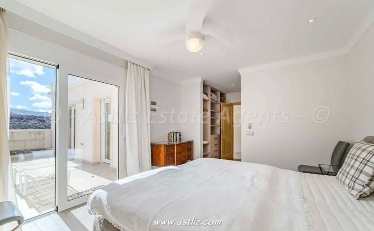 4 bedroom Villa for sale in La Caleta Adeje with pool - € 3,900,000 (Ref: 9638912)