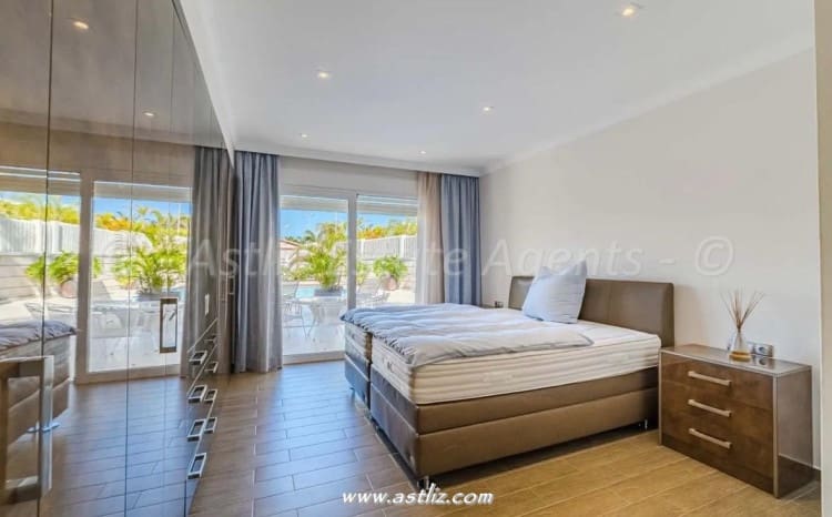 4 bedroom Villa for sale in La Caleta Adeje with pool - € 3,900,000 (Ref: 9638912)