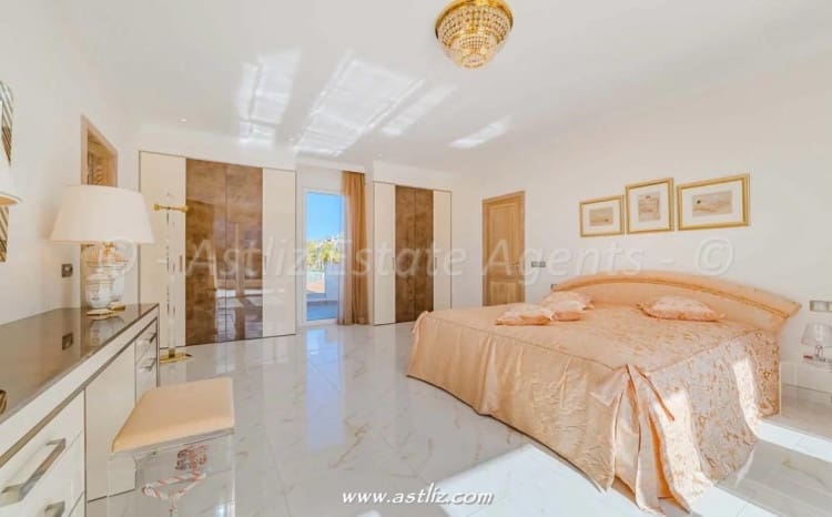 4 bedroom Villa for sale in La Caleta Adeje with pool - € 3,900,000 (Ref: 9638912)