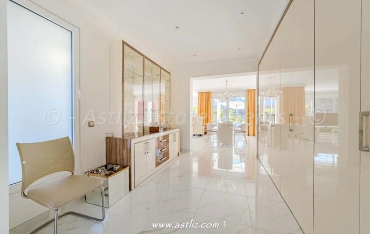 4 bedroom Villa for sale in La Caleta Adeje with pool - € 3,900,000 (Ref: 9638912)