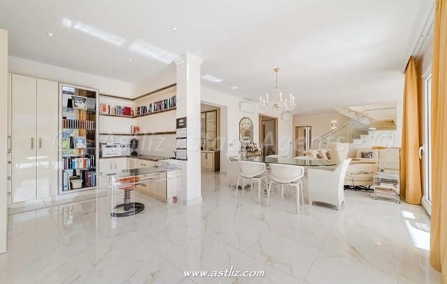 4 bedroom Villa for sale in La Caleta Adeje, Adeje with pool - € 3,900,000 (Ref: 9638912)