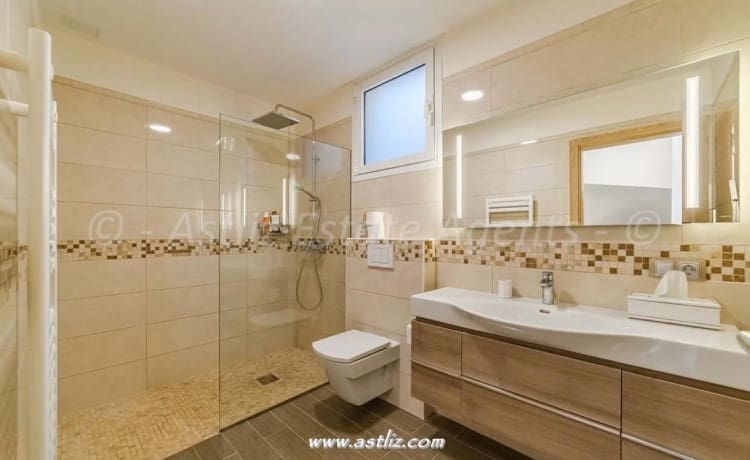 4 bedroom Villa for sale in La Caleta Adeje with pool - € 3,900,000 (Ref: 9638912)