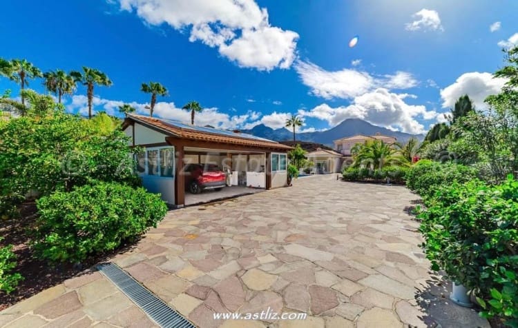 4 bedroom Villa for sale in La Caleta Adeje with pool - € 3,900,000 (Ref: 9638912)