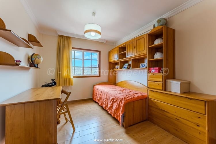 4 makuuhuone Huvila myytävänä paikassa Las Zocas mukana uima-altaan 
autotalli - 1 280 000 € (Ref: 9642190)