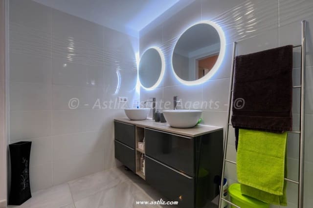 1 makuuhuone Huoneisto myytävänä paikassa El Varadero, Guía de Isora mukana uima-altaan - 285 000 € (Ref: 9769064)