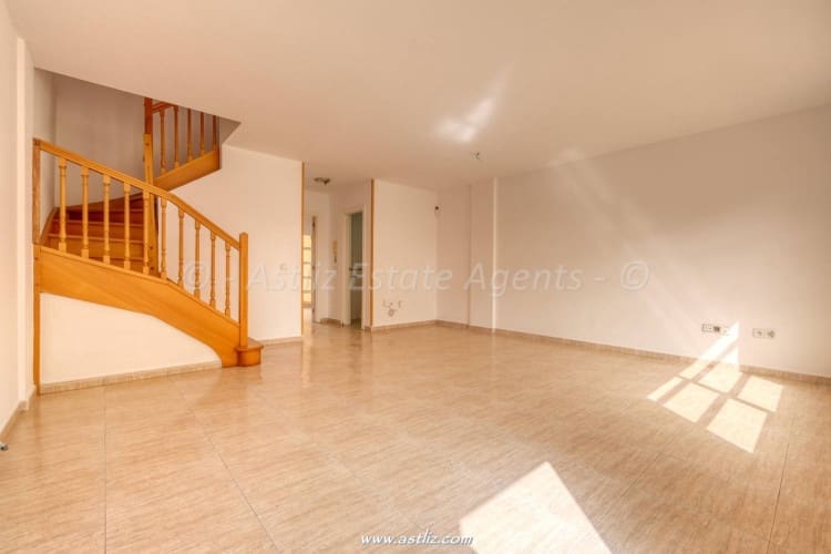 4 bedroom Villa for sale in Costa del Silencio with garage - € 360,000 (Ref: 9782088)