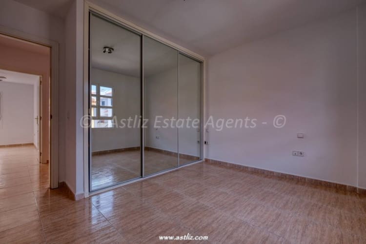 4 bedroom Villa for sale in Costa del Silencio with garage - € 360,000 (Ref: 9782088)