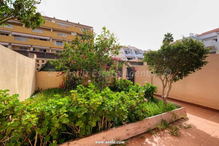 4 bedroom Villa for sale in Costa del Silencio with garage - € 360,000 (Ref: 9782088)