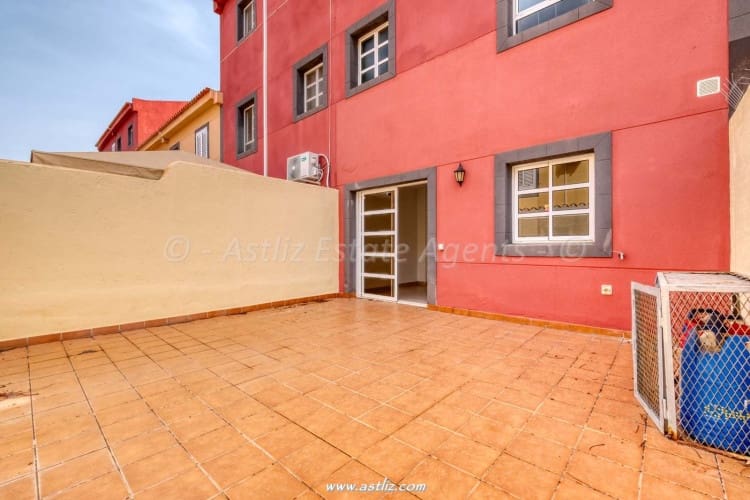 4 bedroom Villa for sale in Costa del Silencio with garage - € 360,000 (Ref: 9782088)