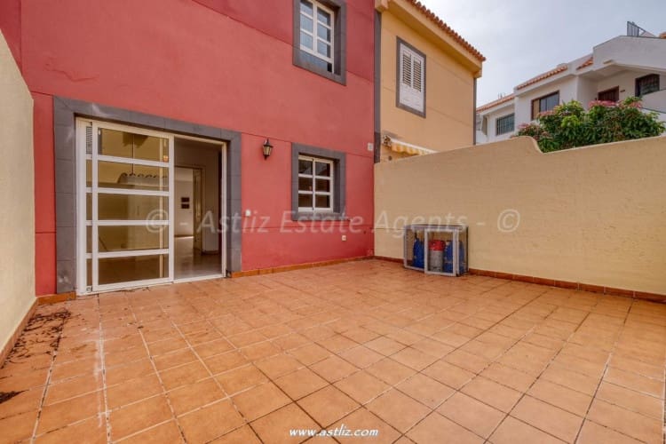 4 bedroom Villa for sale in Costa del Silencio with garage - € 360,000 (Ref: 9782088)