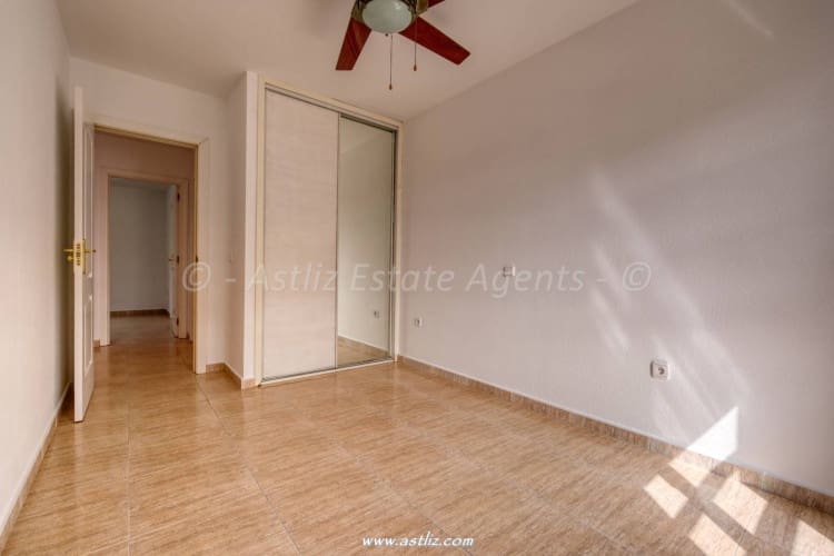 4 bedroom Villa for sale in Costa del Silencio with garage - € 360,000 (Ref: 9782088)