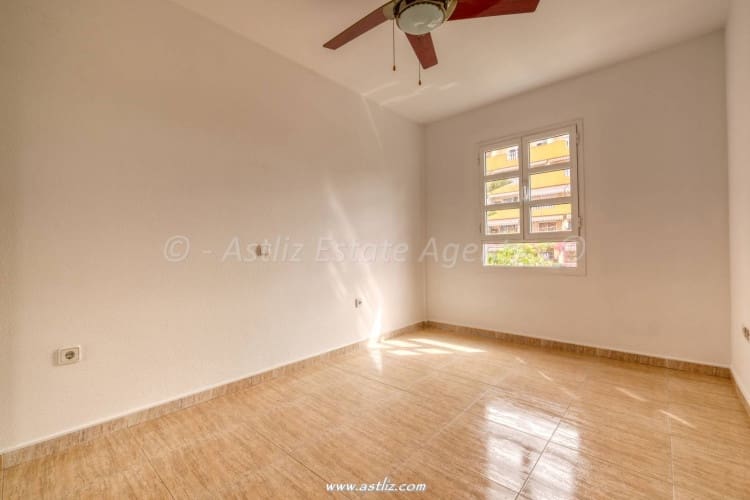 4 bedroom Villa for sale in Costa del Silencio with garage - € 360,000 (Ref: 9782088)